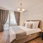 Prestige Апартамент *