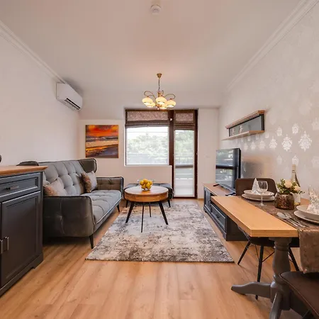 Prestige Central Apartments * Warna