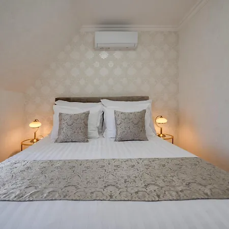 Prestige Central Apartments * Warna