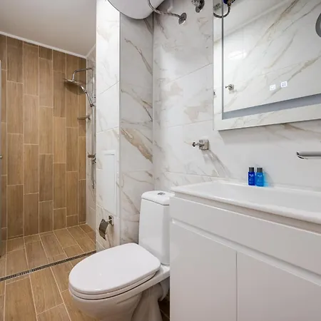 Prestige Central Apartments * Warna