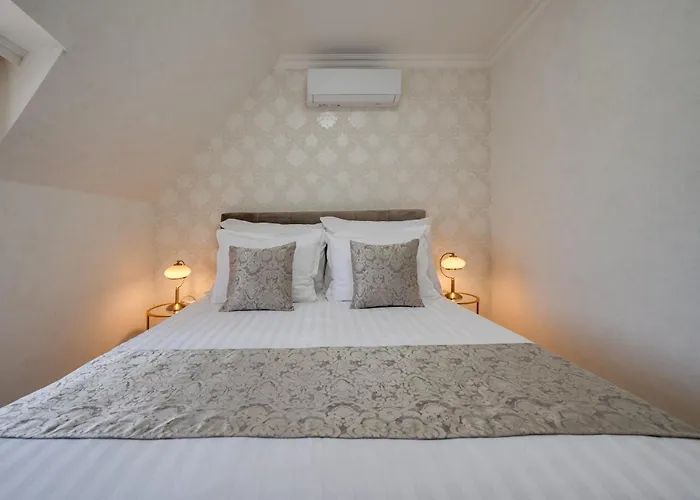 Prestige Central Apartments * Warna