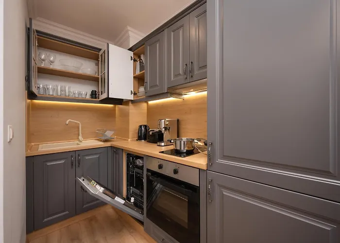 Prestige Central Apartments * Warna