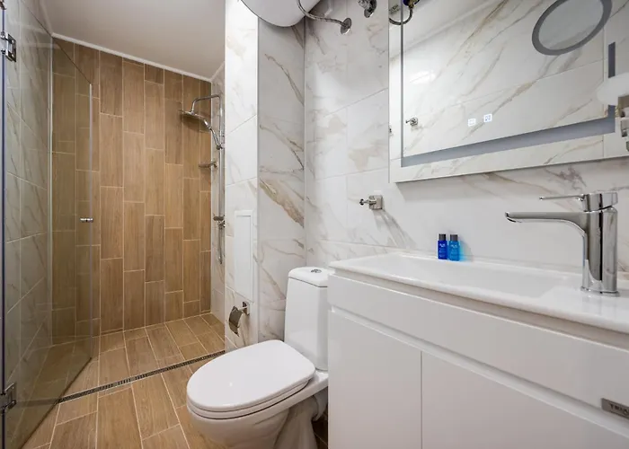 Prestige Central Apartments * Warna